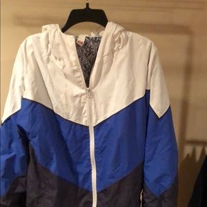 “Element” Windbreaker blue and white size medium